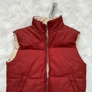 NWT Cropped Puffer Vest in Brick Red